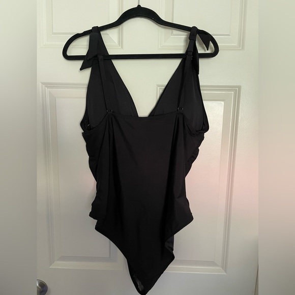 Old Navy Black Bathing Suit Plunge Neckline XXL Plus Size - Picture 3 of 4